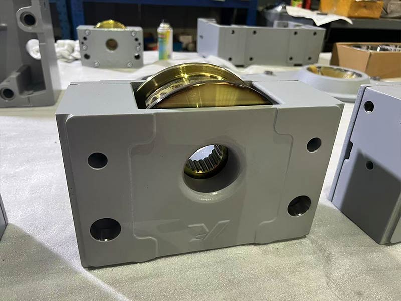 带电机主动滚轮箱